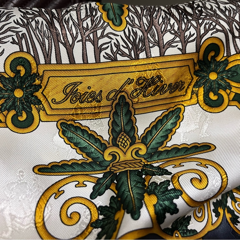 Hermes Carrie 90 Joies d’Hiver silk holiday scarf - Picture 5 of 8
